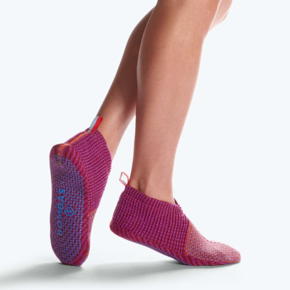 Bombas Women’s Gripper Slippers, size S, Light Pink and Blue